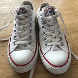 SOLD⚠️White Converse All Stars